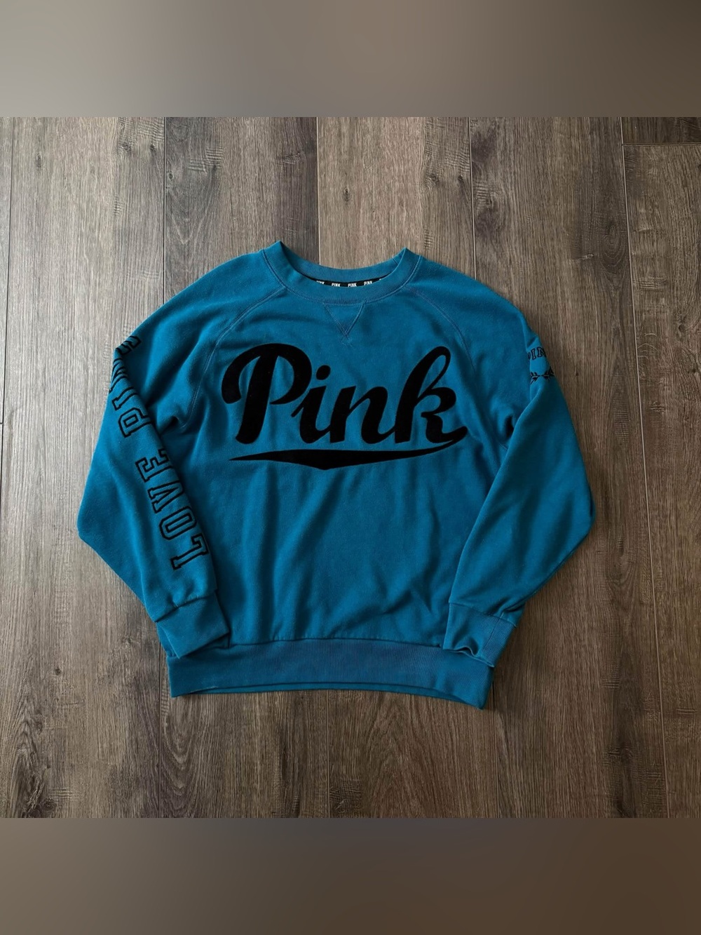 Victoria’s Secret Pink Vintage Style Crewneck Sweater size XS can fit small.
